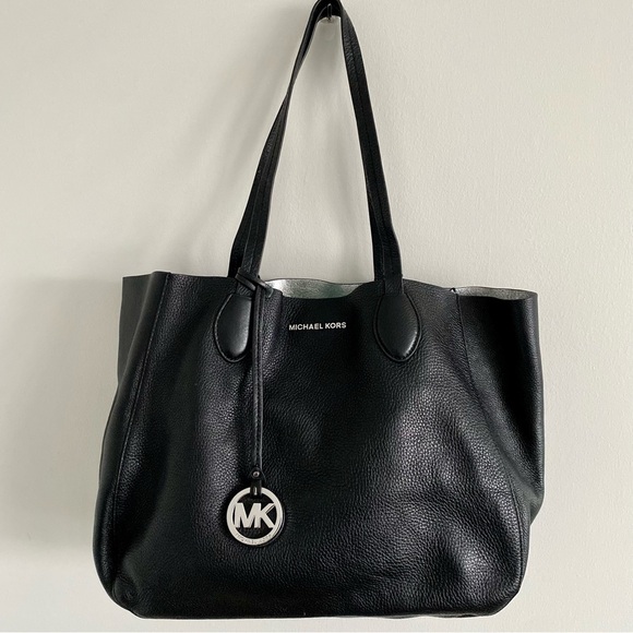 Michael Kors NWOT Black Leather Handbag - Picture 1 of 7